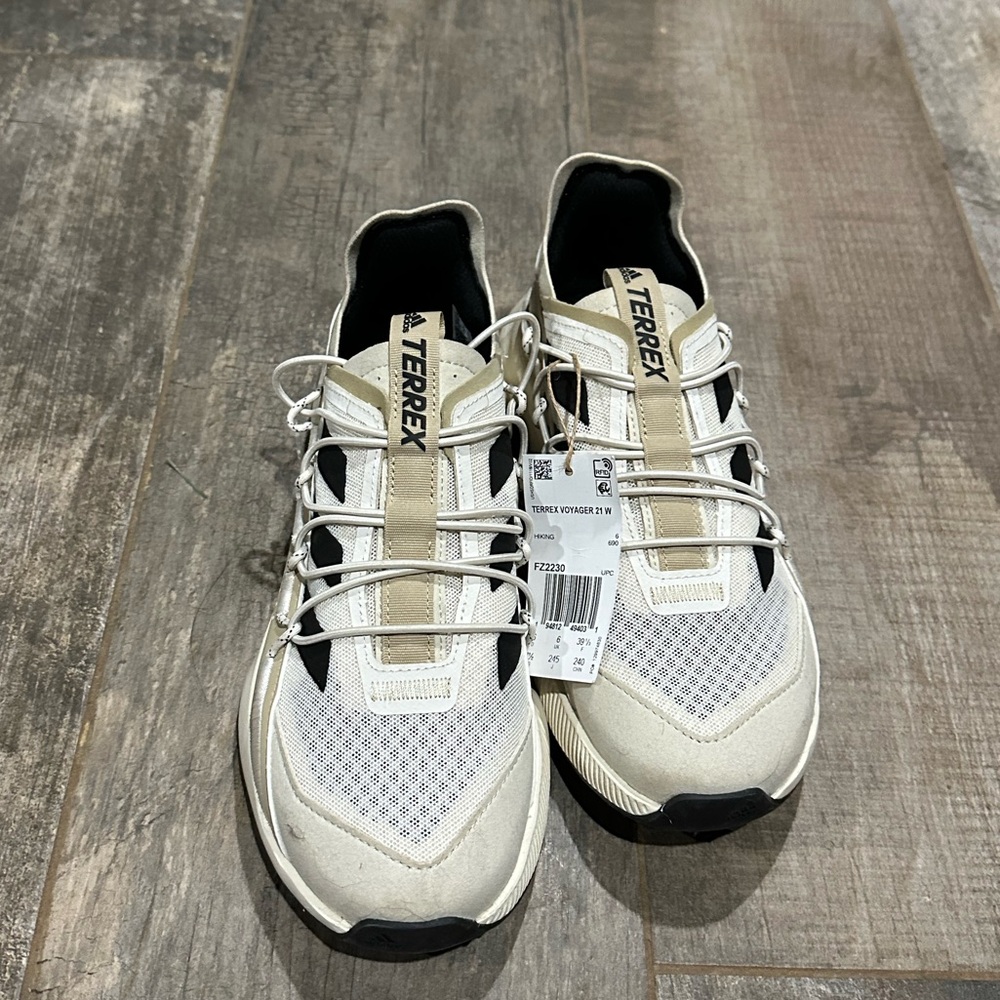 BNWT Terrex Voyager 21 Women’s Trail Shoes